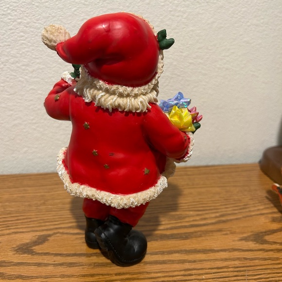 Vintage Resin Santa Claus Figurine - Picture 3 of 10